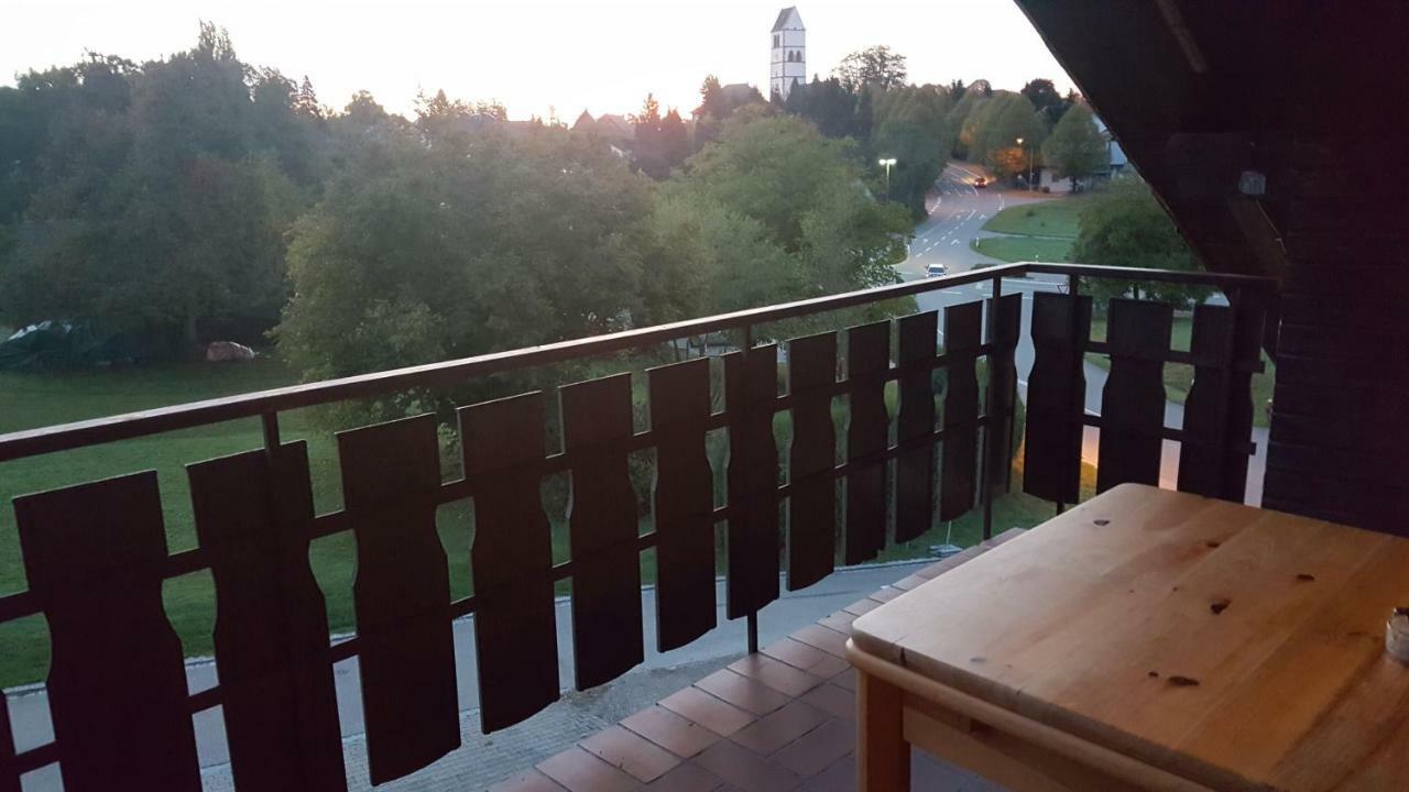 Monteurzimmer Hochsal Apartment เลาเฟนเบิร์ก ภายนอก รูปภาพ