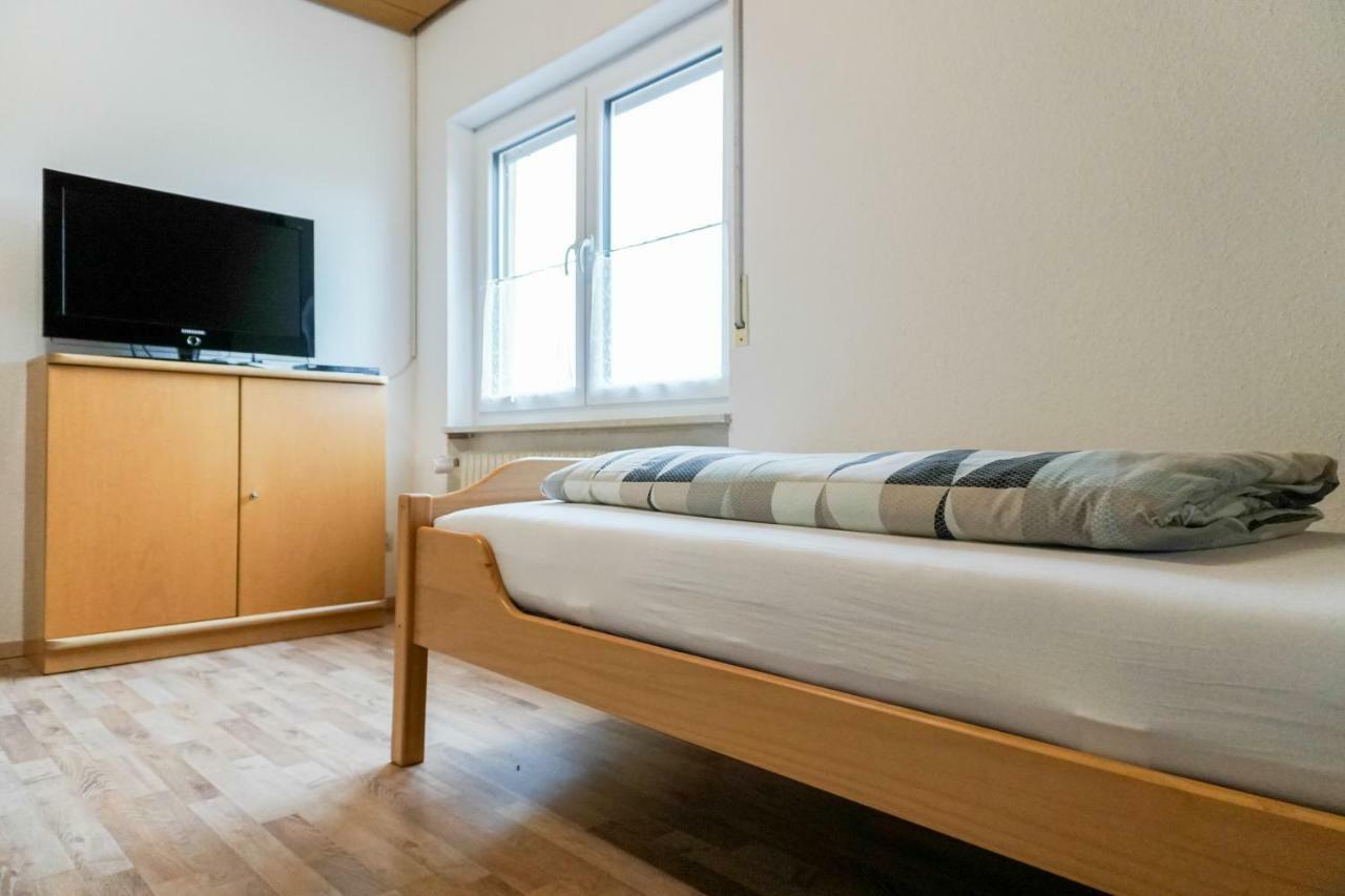 Monteurzimmer Hochsal Apartment เลาเฟนเบิร์ก ภายนอก รูปภาพ