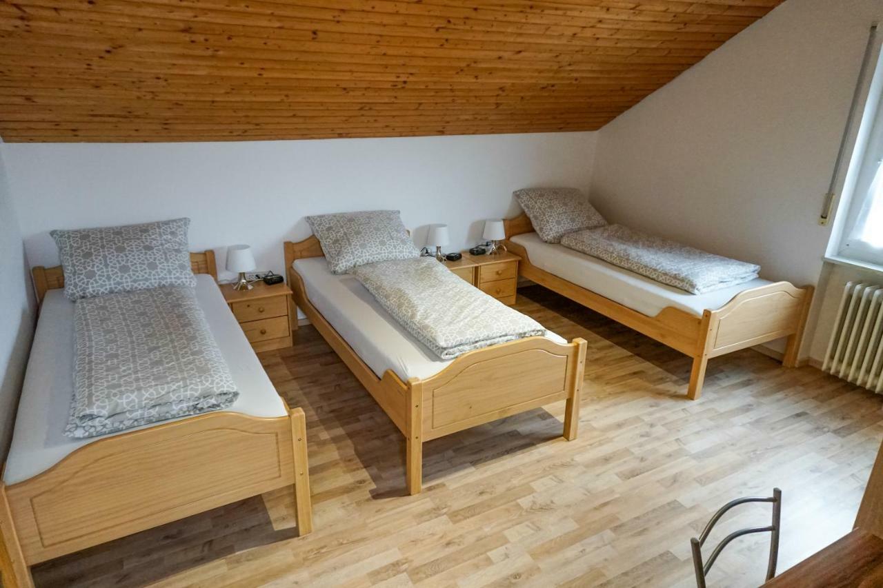 Monteurzimmer Hochsal Apartment เลาเฟนเบิร์ก ภายนอก รูปภาพ
