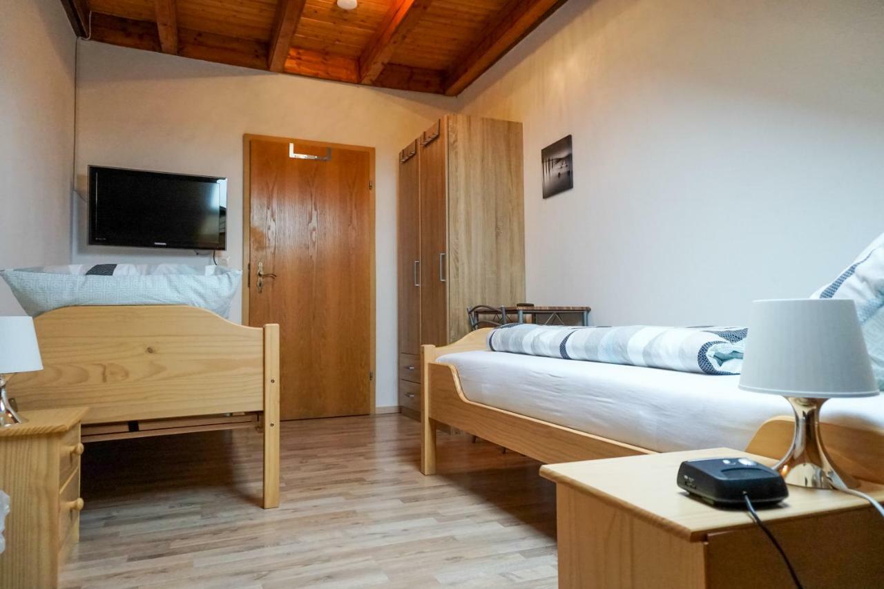 Monteurzimmer Hochsal Apartment เลาเฟนเบิร์ก ภายนอก รูปภาพ