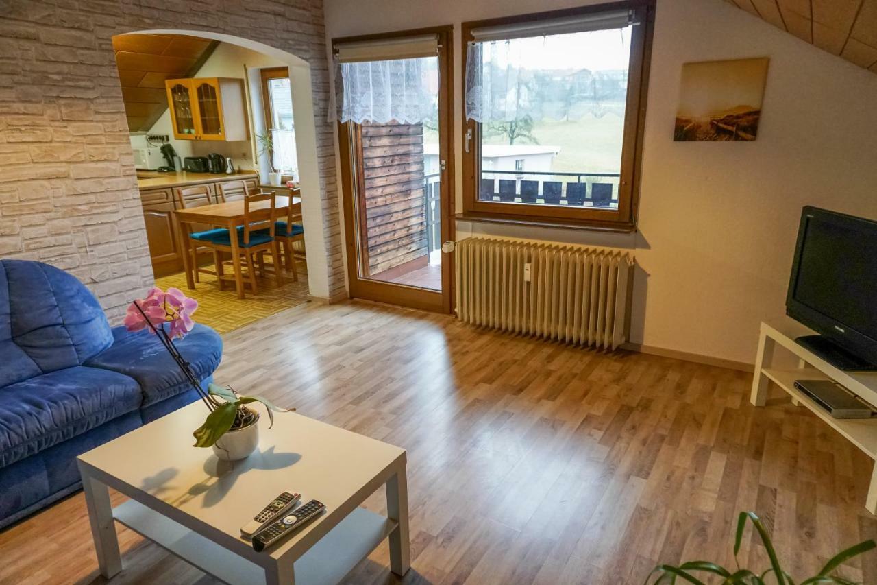Monteurzimmer Hochsal Apartment เลาเฟนเบิร์ก ภายนอก รูปภาพ